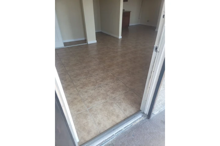 $1200 : 0/1 140 e. Manchester ave. image 4