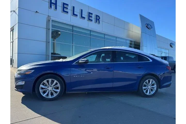 $17962 : Chevrolet Malibu 2023 LT 4dr image 2