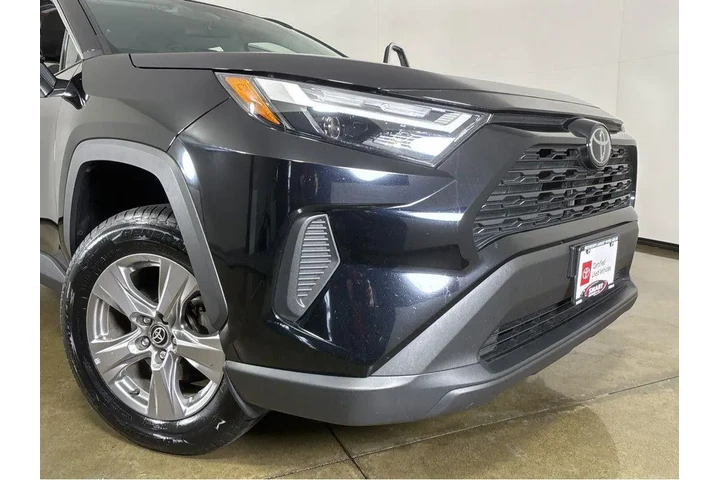 $27894 : Gold Certified2024 RAV4 XLE image 8