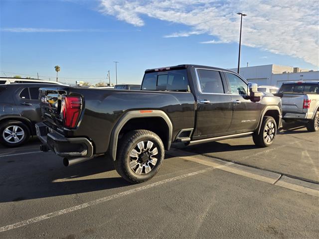 $81206 : Pre-Owned 2024 Sierra 2500HD image 10