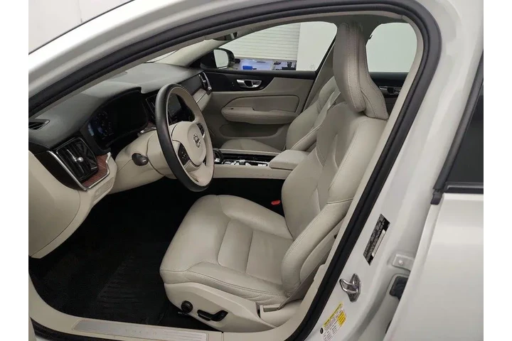 $26998 : Volvo S60 2022 AWD B5 Moment image 10