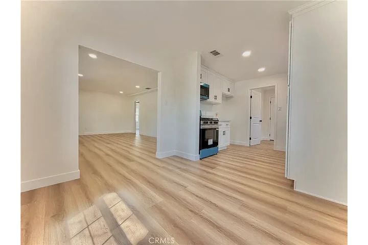 $1050 : Perfect family home in an excl image 3