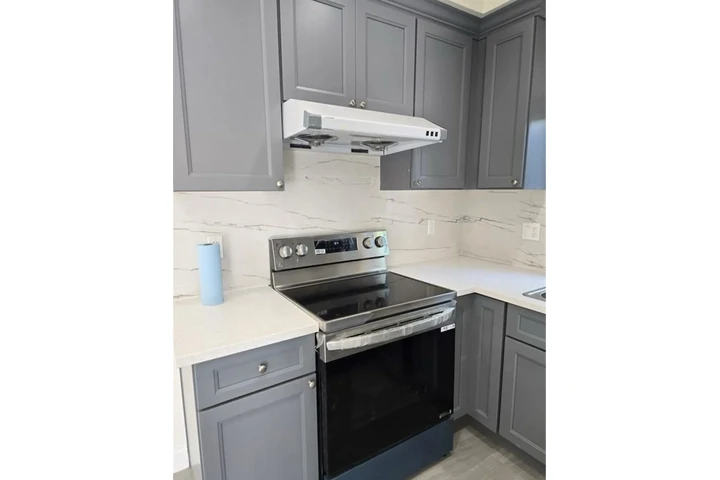 $2345 : Nice 3 Bed/2Bath Apt in LA image 5