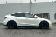 $28900 : Tesla Model Y 2021 AWD Long thumbnail