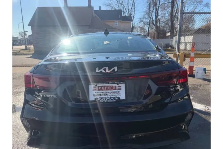 $17995 : 2023 Forte LXS image 7