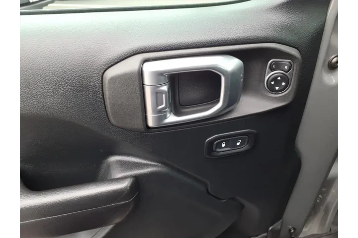 $27900 : Jeep Wrangler Unlimited 2021 image 4