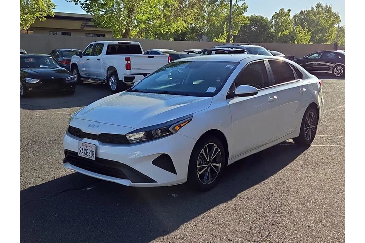$18998 : Kia Forte 2022 LXS 4dr Sedan image 3