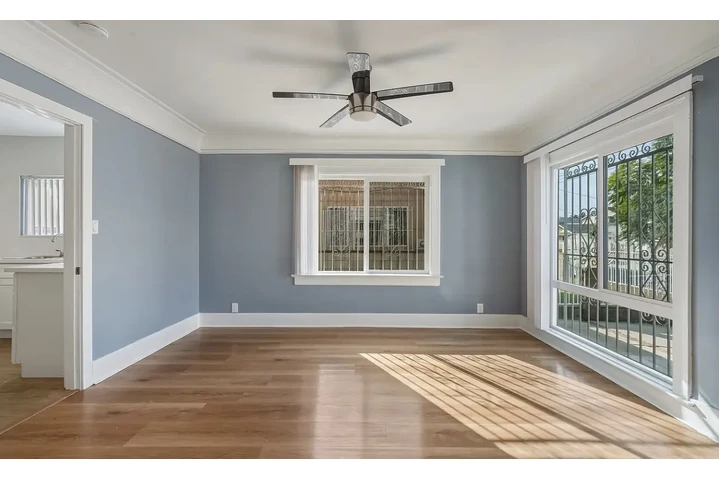 $1050 : Brand new natural light home image 3