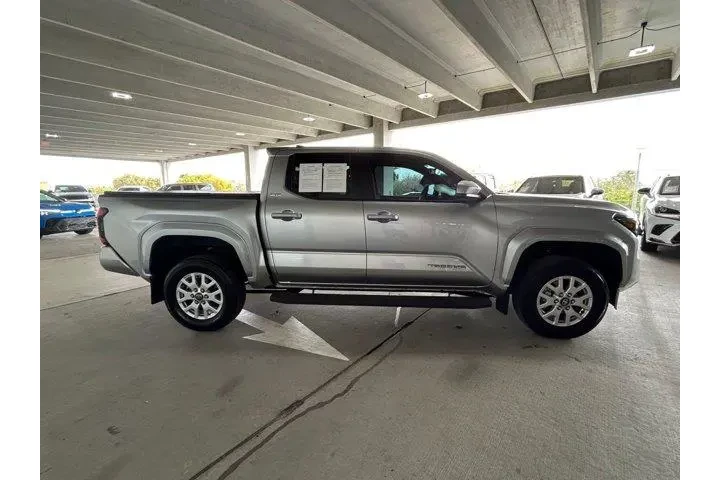 $32991 : Toyota Tacoma 2024 4x2 SR5 4 image 6
