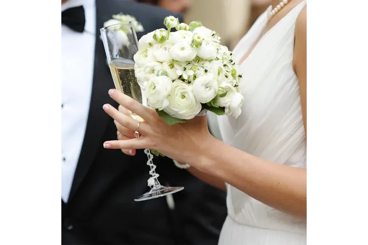 CG5 Flowers & Snack Bar image 1