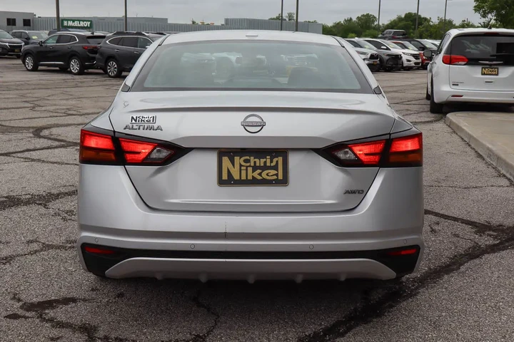 $22787 : 2025 Altima SV AWD image 5