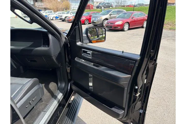 $21970 : Lincoln Navigator L 2017 4x4 image 10