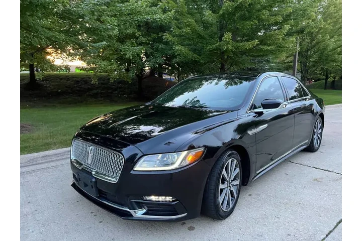 $19995 : 2020 Continental Livery image 2