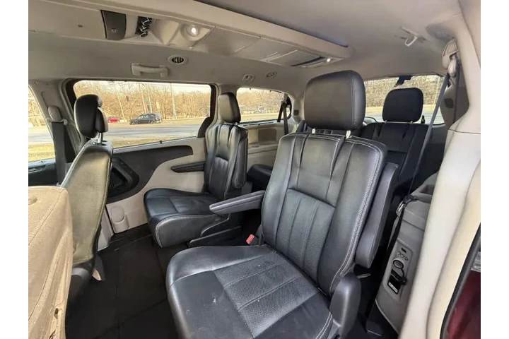 $6999 : 2014 Town and Country Touring image 7