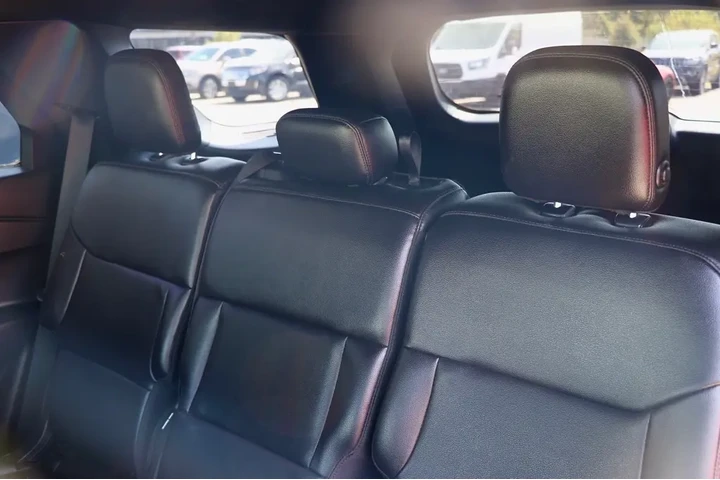 2020 Police Interceptor Utili image 3