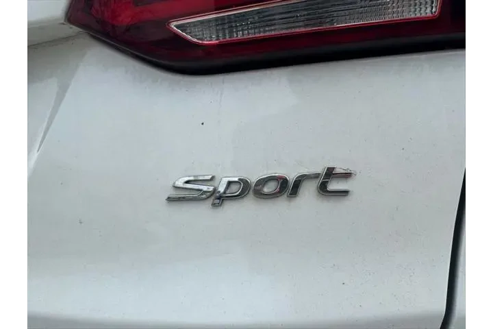 $11366 : Hyundai SANTA FE Sport 2017 image 9