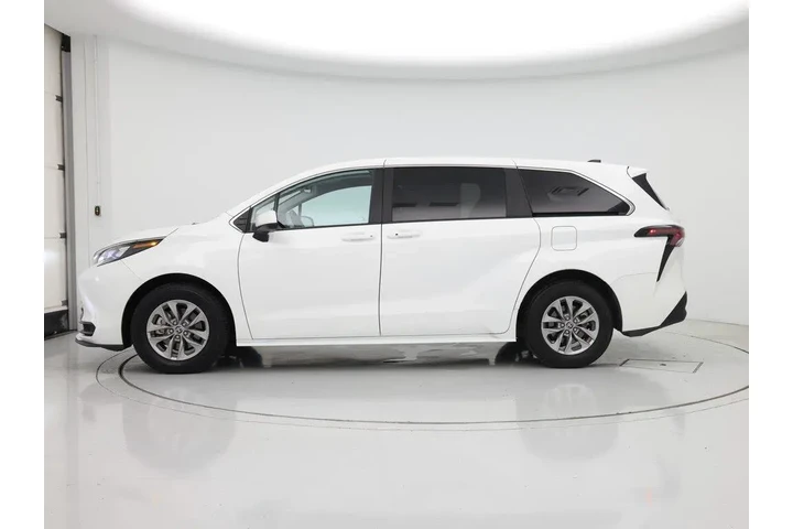 $36998 : Toyota Sienna 2024 LE 8-Pass image 3