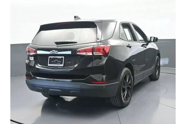 $17990 : Chevrolet Equinox 2024 LS 4d image 5