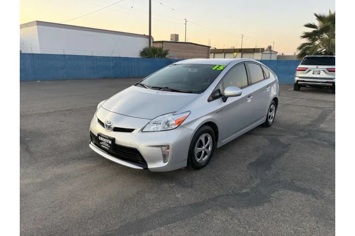 $13629 : 2015 Prius Persona Series image 2