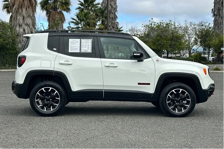 $19788 : Jeep Renegade 2023 4x4 Trail image 2
