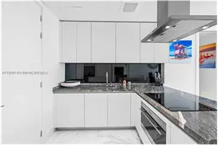 $5200 : Rental property with 1 bedro image 5