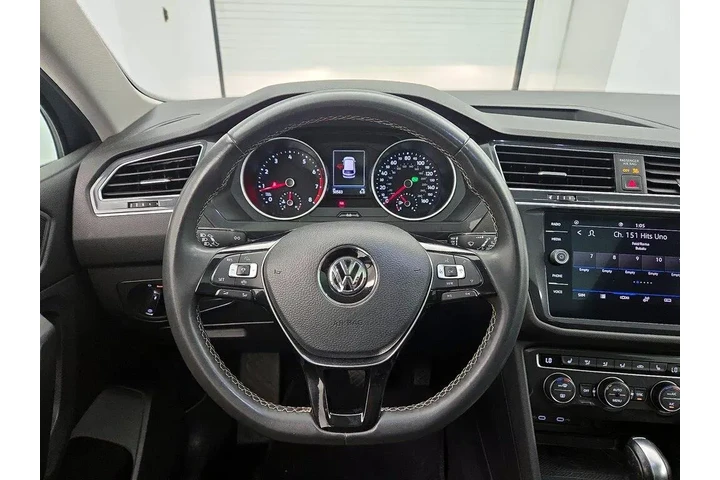 $16998 : Volkswagen Tiguan 2021 SE 4d image 10
