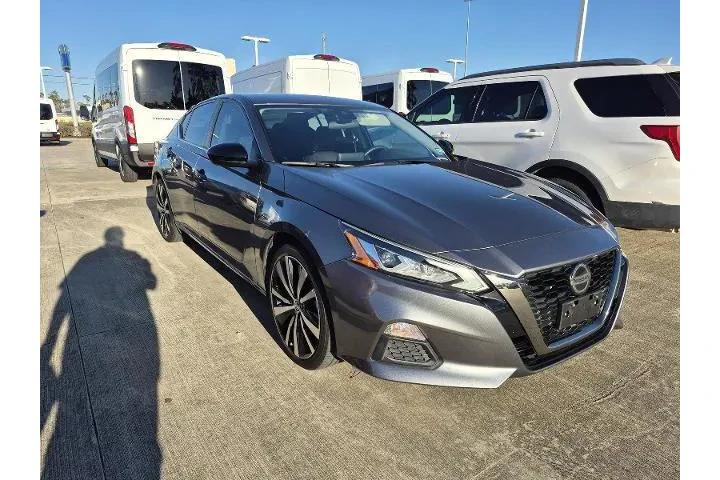 $20981 : Nissan Altima 2022 2.5 SR 4d image 2