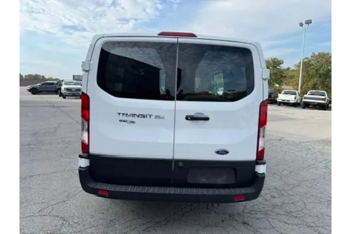 $33988 : Ford Transit 2023 250 3dr SW image 5