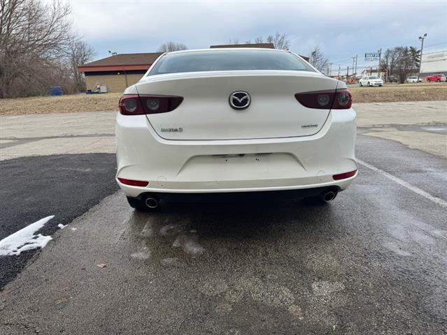 $13955 : 2019 Mazda Mazda3 Hbks image 2