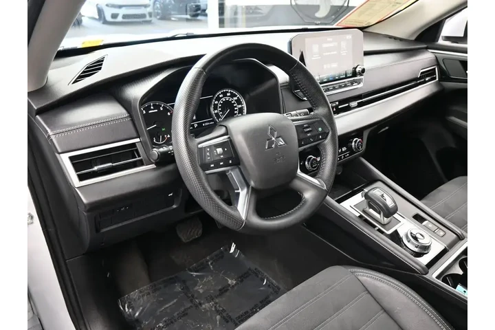 $20991 : Mitsubishi Outlander 2023 ES image 10