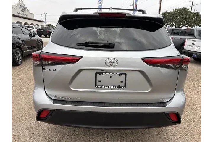 $32753 : 2022 Highlander XLE image 4