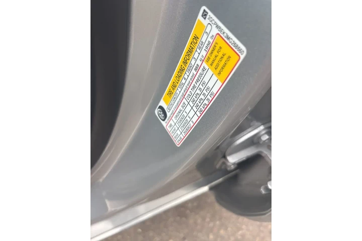 $27900 : Chevrolet Silverado 1500 202 image 1