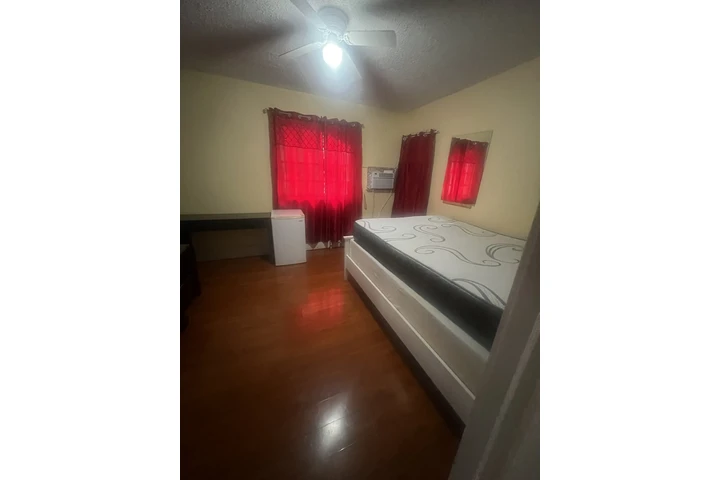 $750 : Cuarto en renta image 1