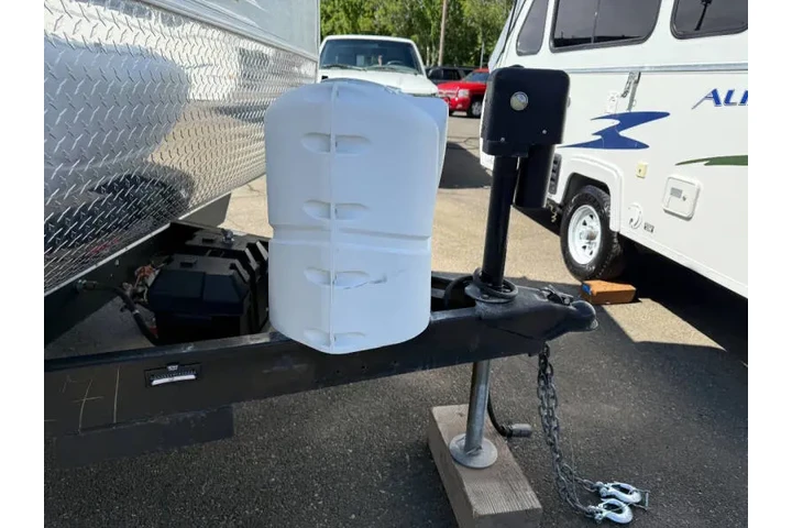 $16900 : 2017 Riverside RV Retro 195 image 5