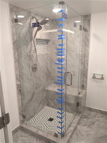 Shower doors & Ventanas image 2