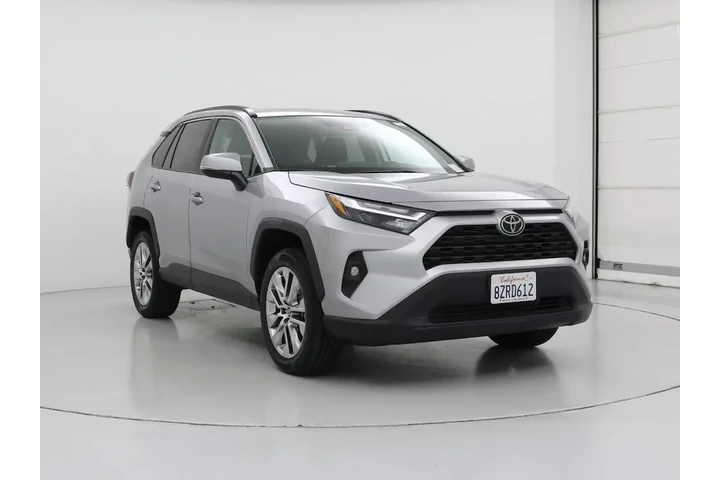 $31998 : Toyota RAV4 2022 XLE Premium image 1