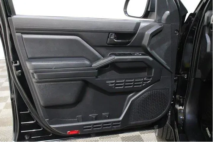 $38998 : Toyota Tacoma 2025 4x4 SR 4d image 6
