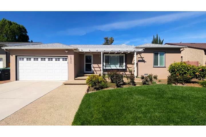 $2490 : 3 Bed 2 Bath in Vermont Square image 1