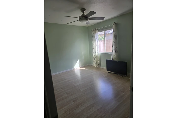 $800 : BALDWINPARK RECAMARA image 2