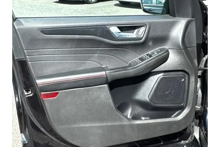 $23490 : Ford Escape 2025 ST-Line 4dr image 10