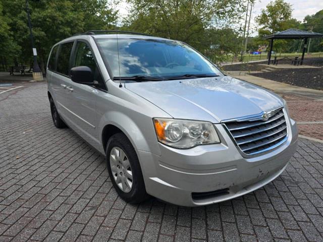 $4000 : 2010 Town and Country LX image 2