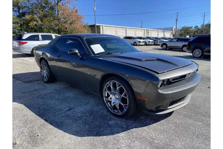 $13755 : Dodge Challenger 2018 SXT 2d image 1