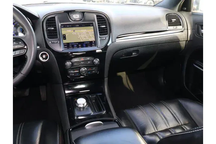 $23988 : Chrysler 300 2023 S V6 4dr S image 10