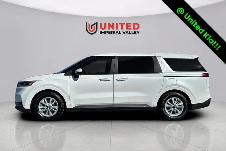 $27998 : Pre-Owned 2024 Carnival LX image 6