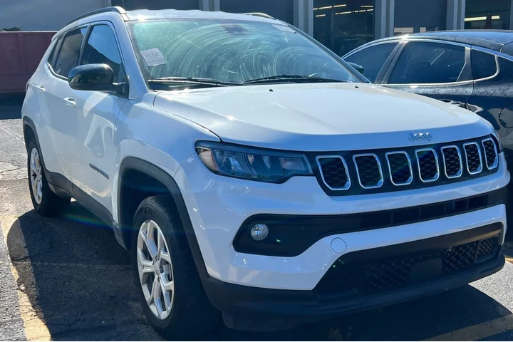 $25425 : Jeep Compass 2024 4x4 Latitu image 2