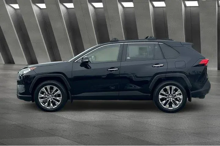 $28500 : Toyota RAV4 2021 Limited 4dr image 10