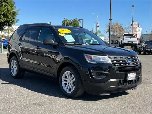 2017 Ford Explorer Sport image 2