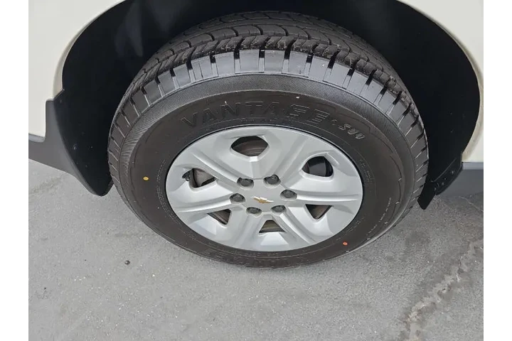 $12995 : 2015 Traverse LS image 3