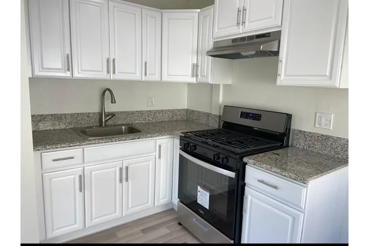 $2800 : CASITA PARA RENTAR EN SANTAANA image 2