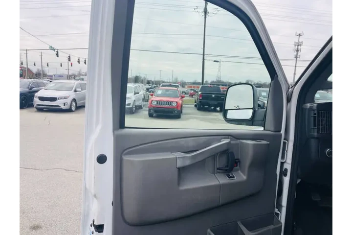 $10999 : 2017 Express 3500 image 10